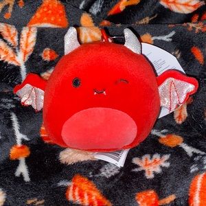 Karlie (The Red Devil Bat) 3 Inch Halloween 2023 Squishmallow Clip.